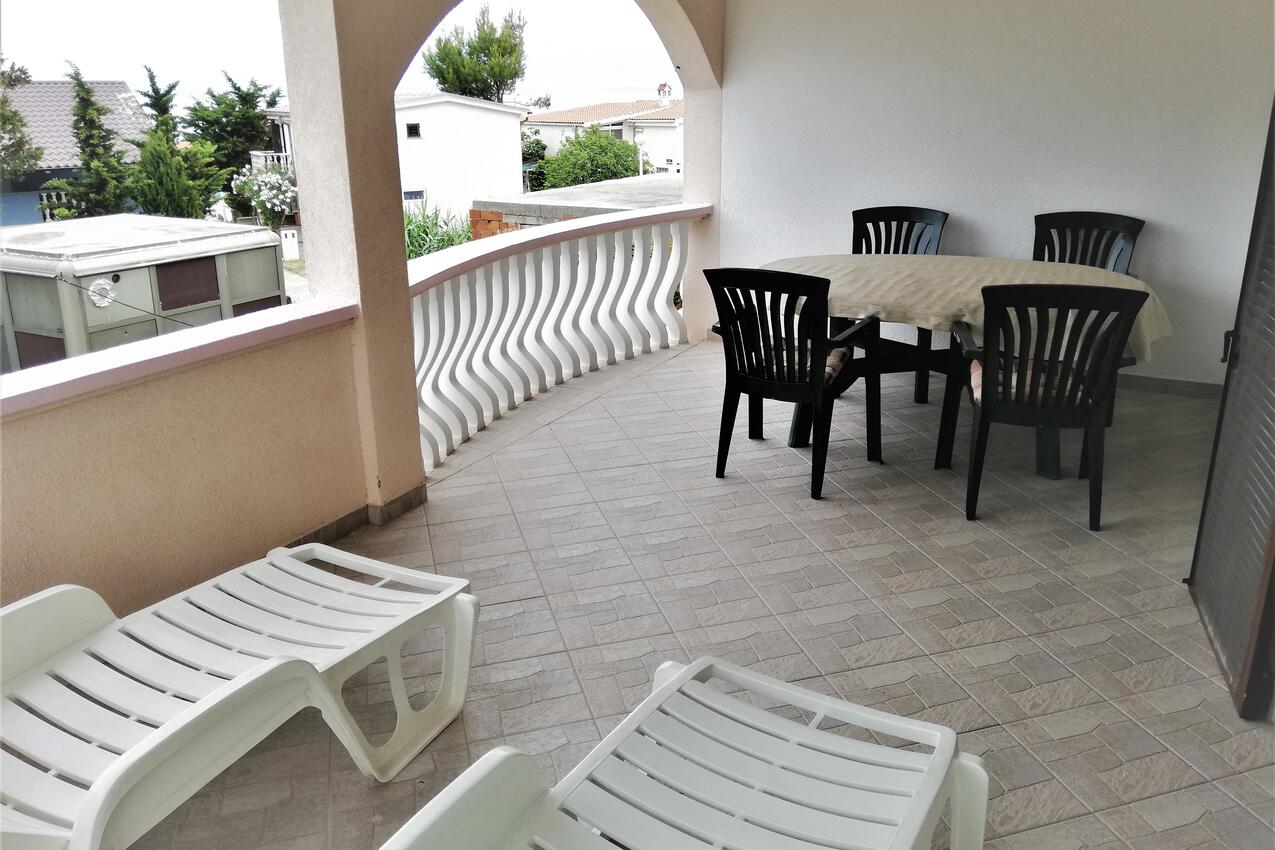 Apartments with parking space Vir - Lozice, Vir - 21047