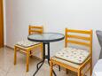 Biograd na Moru, Sufragerie în unitate de cazare tip studio-apartment, WiFi.