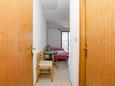 Biograd na Moru, Coridor în unitate de cazare tip studio-apartment, WiFi.