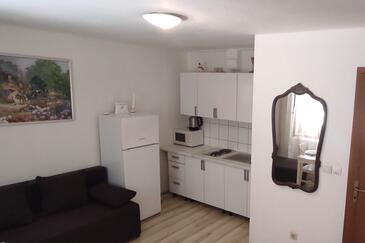 Апартаменты с парковкой Омиш - Omiš - 21053