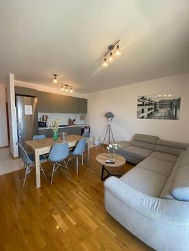 Apartmani s parkingom Omiš - 21057