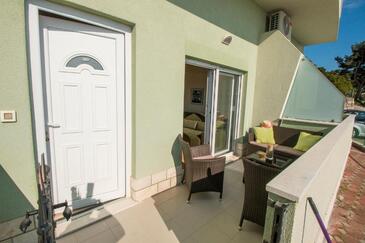 Apartamenty z parkingiem Omis - 21058