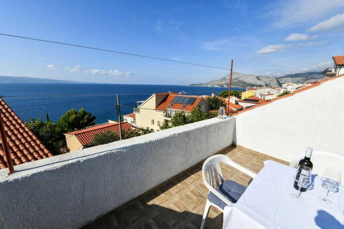 Appartamenti con parcheggio Nemira, Almissa - Omiš - 21059