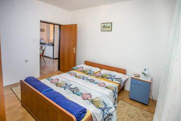 Apartments with parking space Nemira, Omiš - 21059