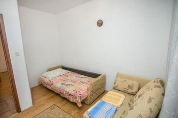 Apartments with parking space Nemira, Omiš - 21059