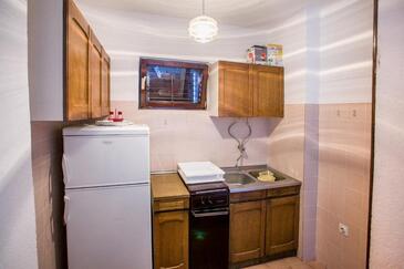 Apartments with parking space Nemira, Omiš - 21059