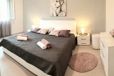 Appartamenti con parcheggio Kastel Luksic, Castelli - Kaštela - 21073