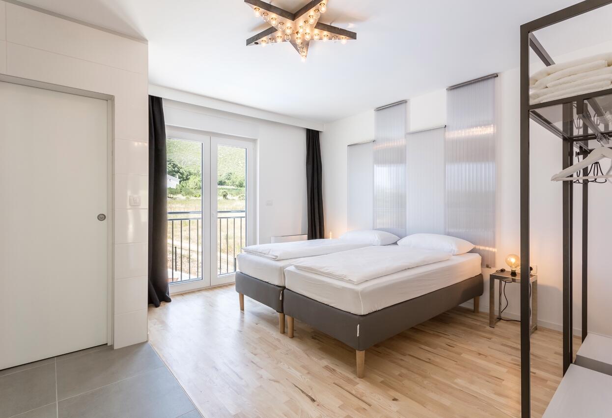 Appartamenti e camere con piscina Kastel Novi, Castelli - Kaštela - 21079