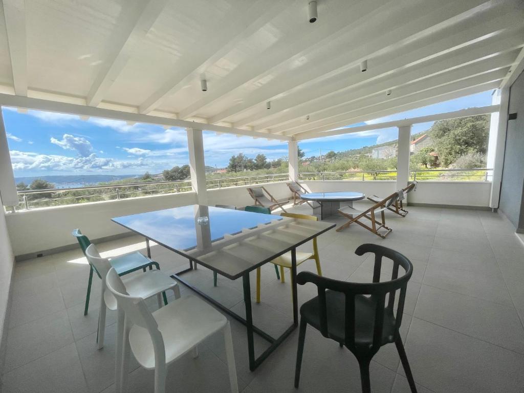 Appartamenti e camere con piscina Kastel Novi, Castelli - Kaštela - 21079