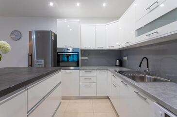 Ferienwohnungen mit Parkplatz Kastel Novi, Kastela - 21085