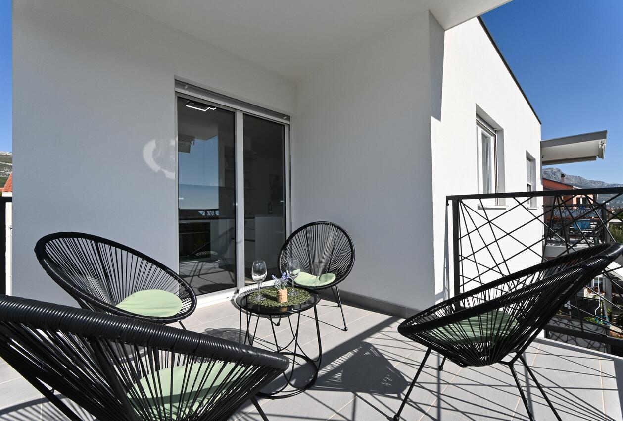 Appartamenti con parcheggio Kastel Novi, Castelli - Kaštela - 21103