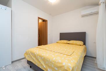 Apartmaji in sobe ob morju Posedarje, Novigrad - 21123
