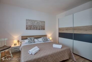 Ferienwohnungen mit Parkplatz Razanj, Rogoznica - 21124