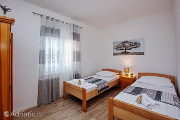 Ferienwohnungen mit Parkplatz Razanj, Rogoznica - 21124