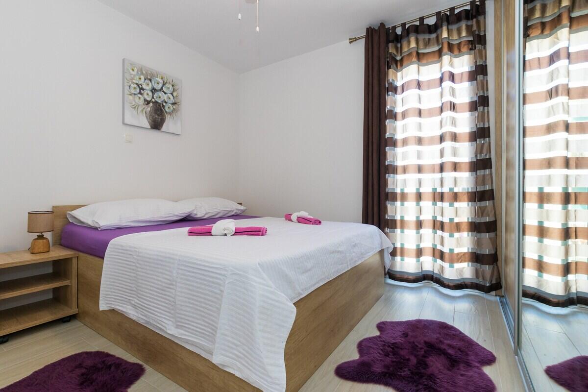 Appartamenti con parcheggio Kastel Gomilica, Castelli - Kaštela - 21138