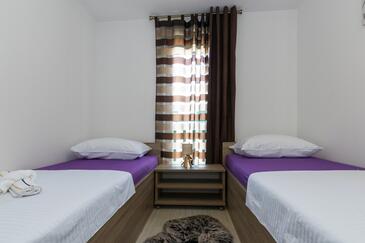 Ferienwohnungen mit Parkplatz Kastel Gomilica, Kastela - 21138