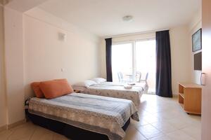 Jednopokojový apartmán Gradac Jednopokojový apartmán Gradac, Makarská - Makarska (A-21172-a)