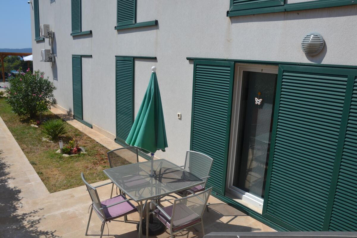 A-21179-a - Alloggi privati - Appartamenti con piscina Milna, Brazza - Brač