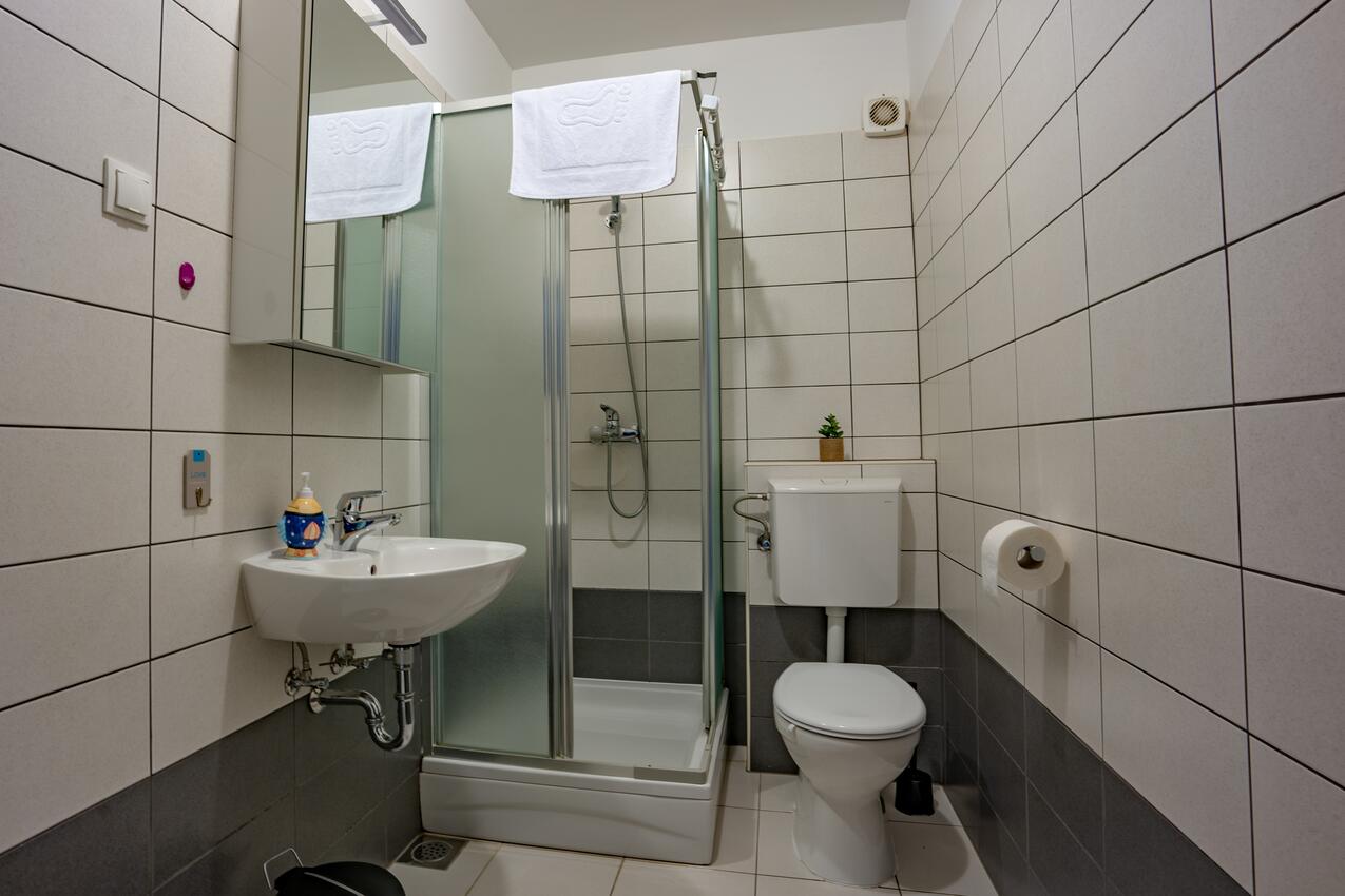 A-21179-b - Alloggi privati - Appartamenti con piscina Milna, Brazza - Brač