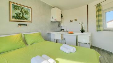 Apartments with parking space Mareda, Novigrad - 21207