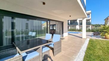 Ferienwohnungen mit Pool für Familien Novigrad - 21217