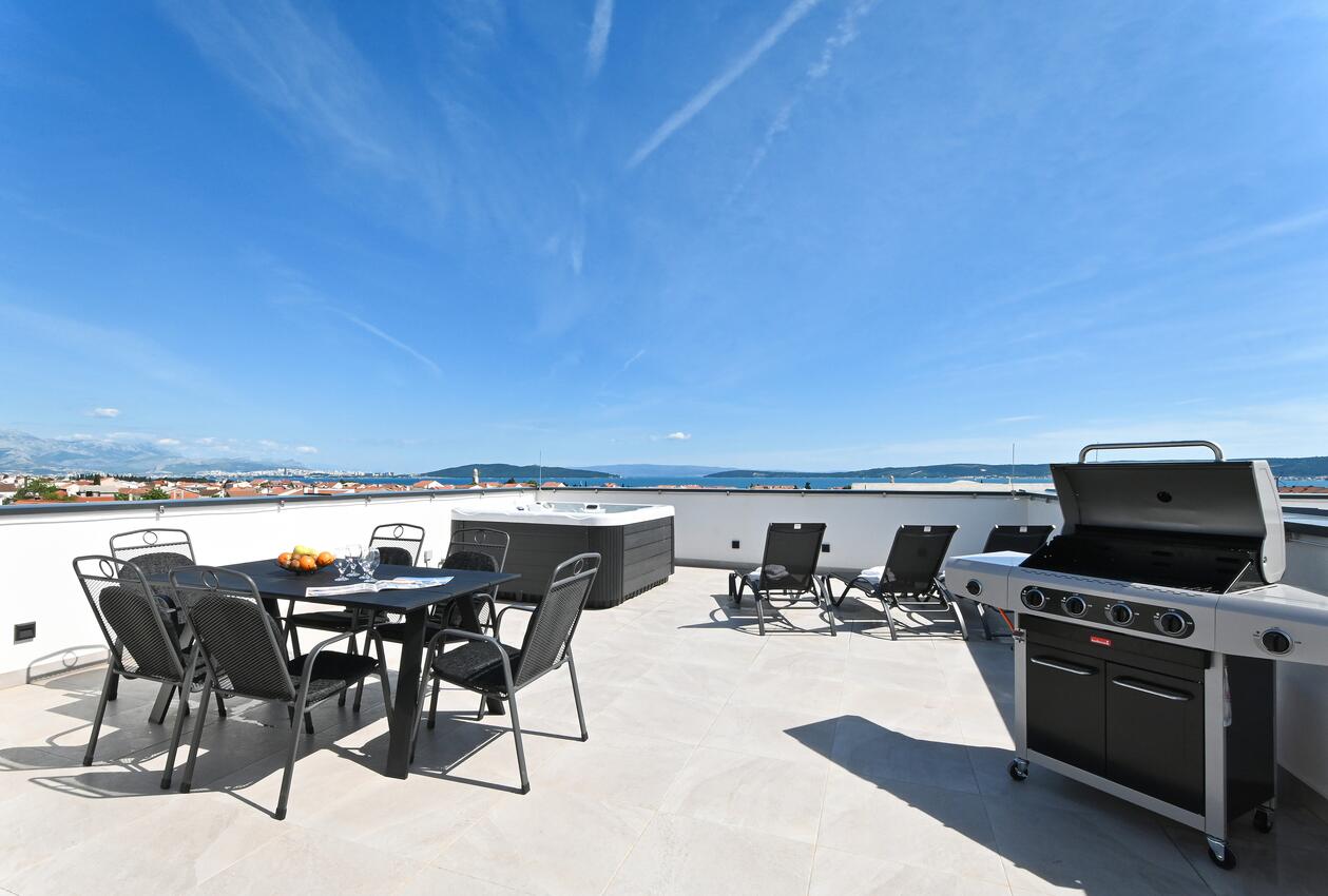Appartamenti con parcheggio Kastel Novi, Castelli - Kaštela - 21238