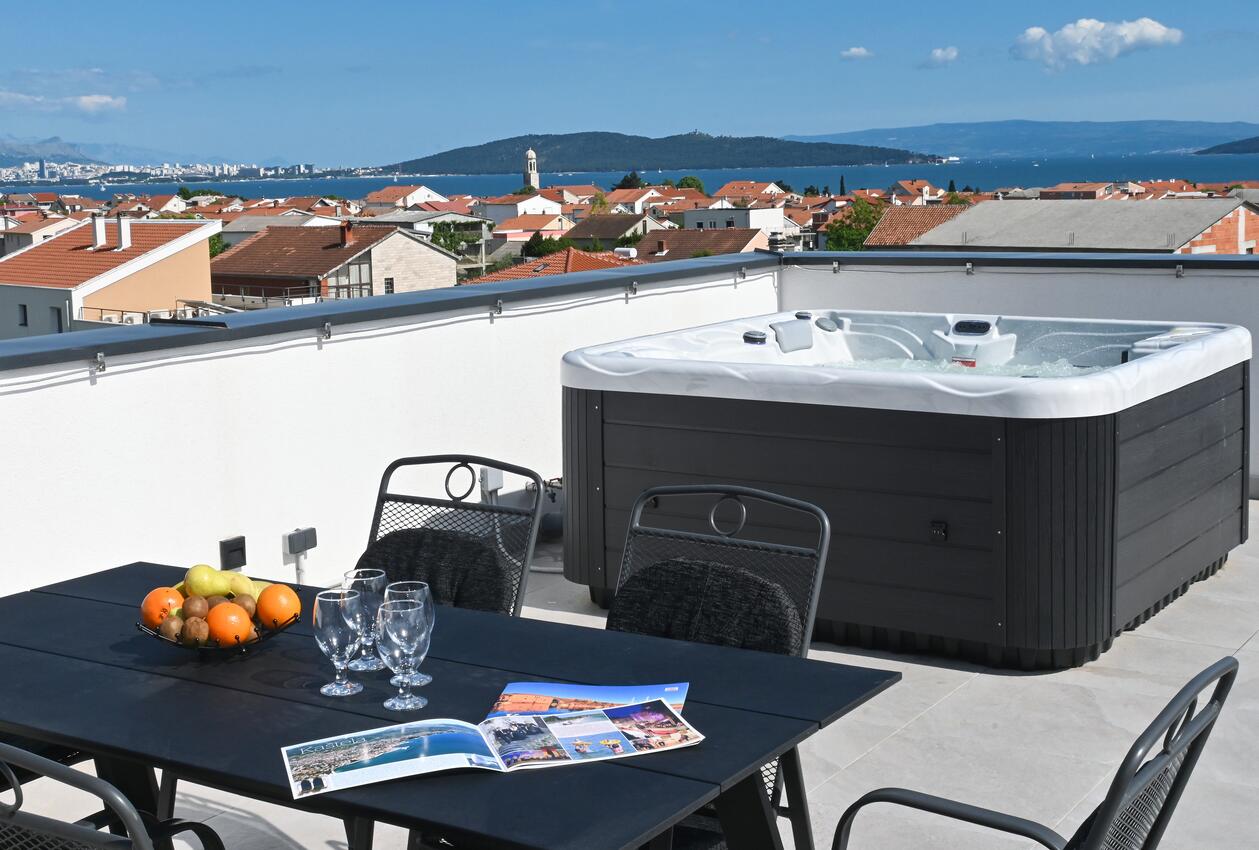 Appartamenti con parcheggio Kastel Novi, Castelli - Kaštela - 21238