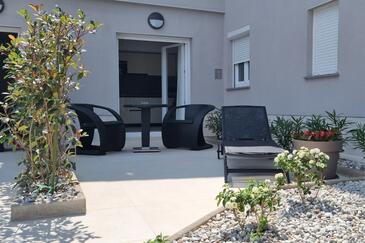 Apartmaji z bazenom za družine z otroci Šilo, Krk - 21242