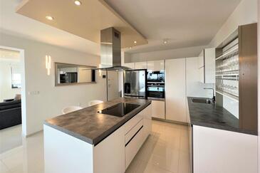 Ferienwohnungen mit Pool für Familien Liznjan, Medulin - 21266