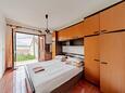 Lumbarda, Спальня 4 в размещении типа apartment, WiFi.