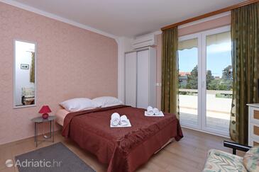 Apartmanok családok részére medencével Novalja, Pag - 213