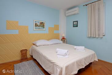 Апартаменты для семьи с бассейном Новалья - Novalja, Паг - Pag - 213