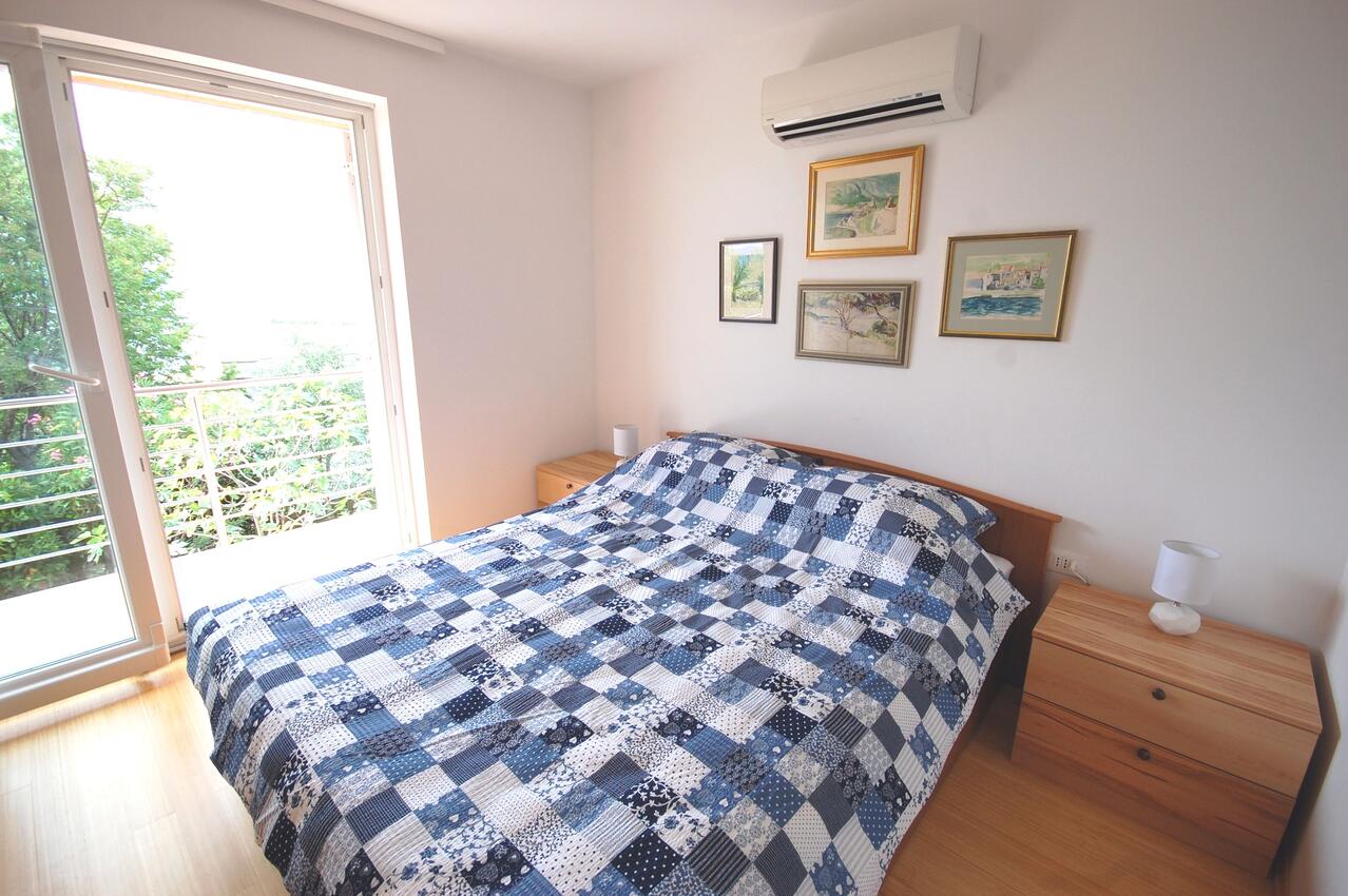 Ferienwohnungen mit Parkplatz Njivice, Krk - 21322
