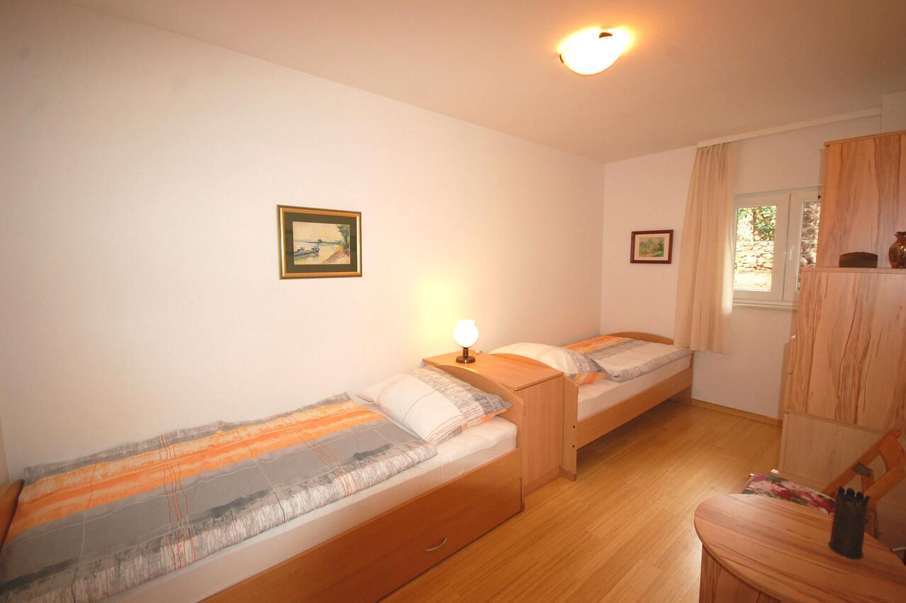 Ferienwohnungen mit Parkplatz Njivice, Krk - 21322