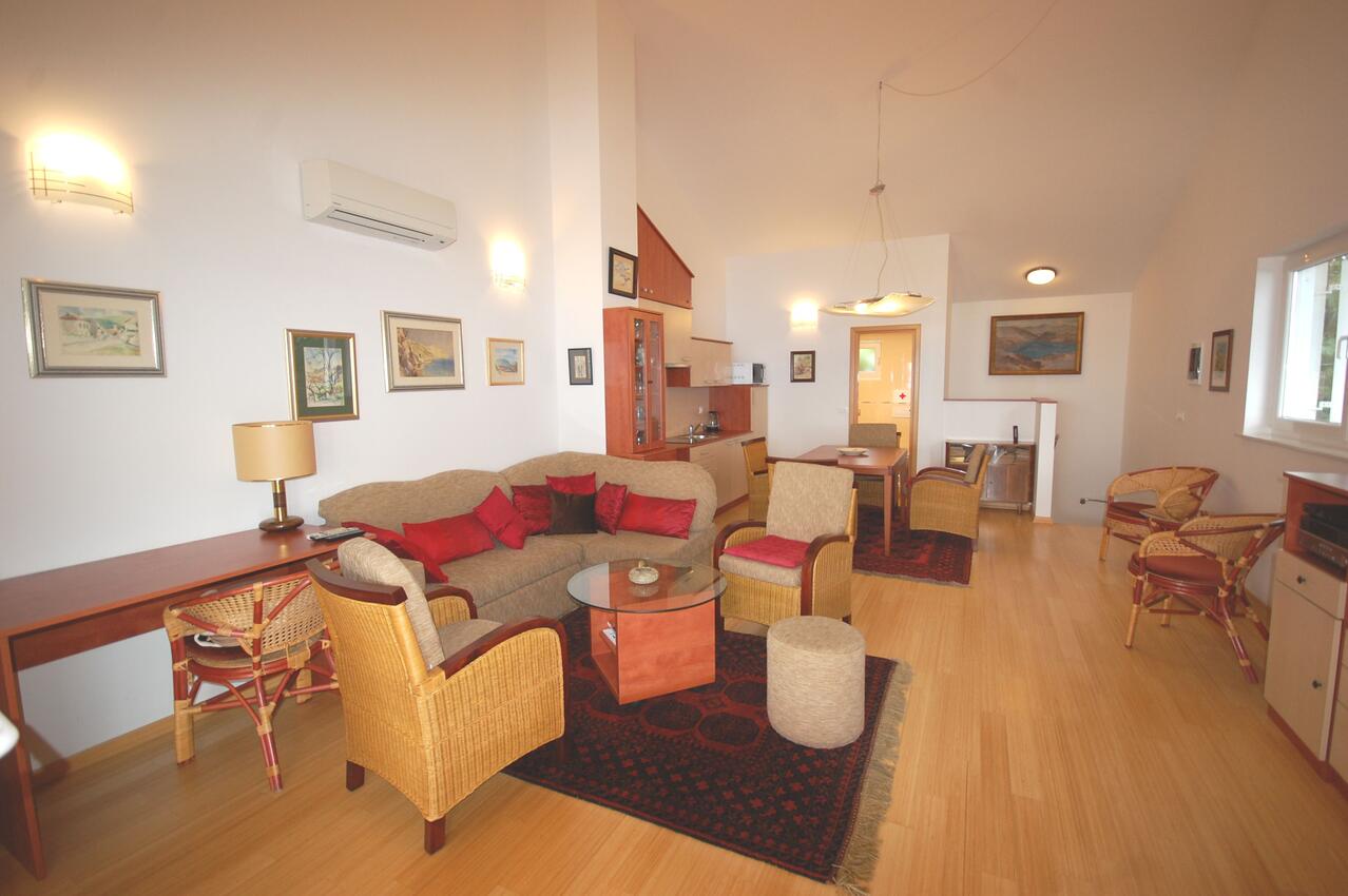 Ferienwohnungen mit Parkplatz Njivice, Krk - 21322