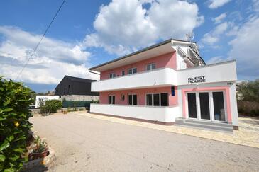 Apartments And Rooms With Parking Space Rasopasno, Krk - 21325 - Croatia