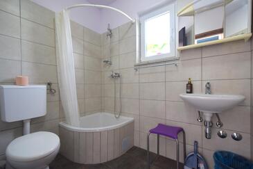 Appartementen en kamers met parkeerplaats Rasopasno, Krk - 21325