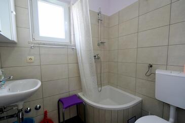 Appartementen en kamers met parkeerplaats Rasopasno, Krk - 21325