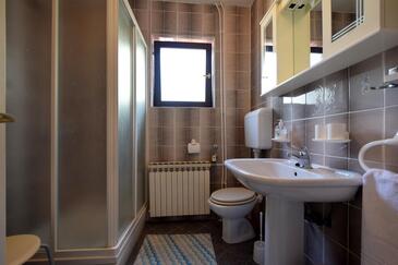 Apartments with terrace Njivice, Kvarner