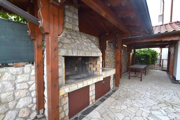 Apartments with terrace Njivice, Kvarner