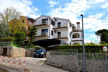 Apartments with terrace Njivice, Kvarner