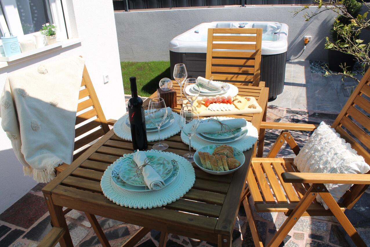 Ferienwohnungen mit Parkplatz Stobrec, Split - 21339