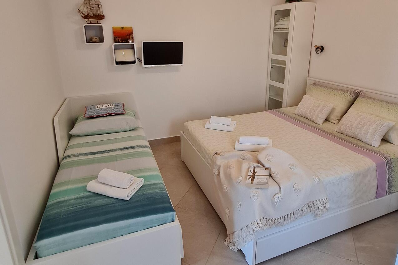 Appartamenti accanto al mare Vinisce, Traù - Trogir - 21351