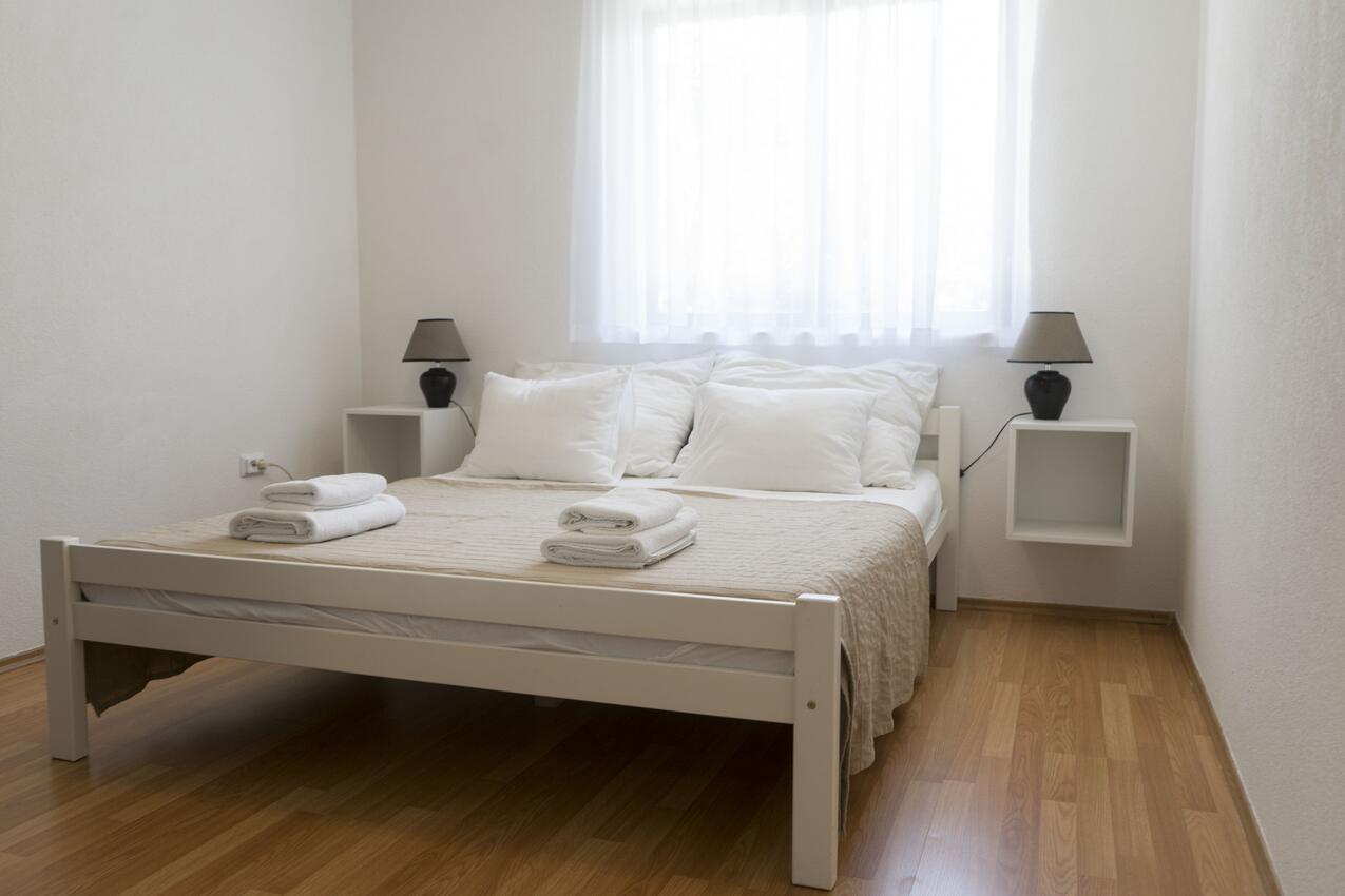 Appartamenti con parcheggio Marina, Traù - Trogir - 21358