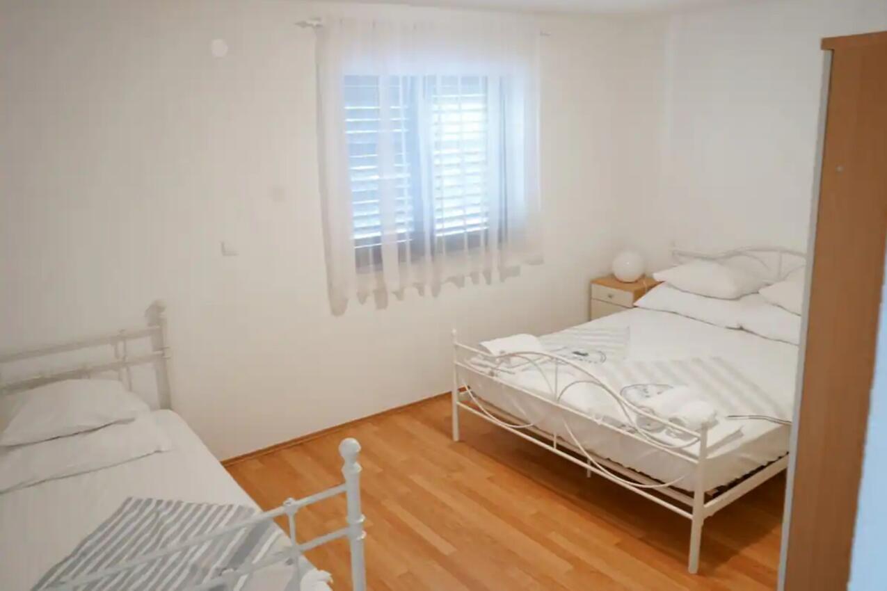 Appartamenti con parcheggio Marina, Traù - Trogir - 21358