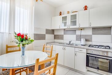 Ferienwohnungen mit Parkplatz Bilo, Primosten - 21366