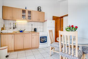 Апартаменты с парковкой Било - Bilo, Примоштен - Primošten - 21366