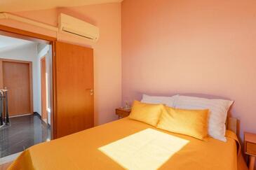 Apartmanok családok részére medencével Marusici, Omis - 21377