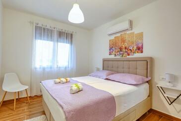 Ház családok részére medencével Debeljak, Zadar - 21383