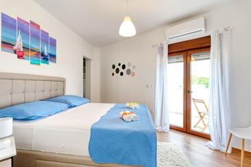 Ház családok részére medencével Debeljak, Zadar - 21383